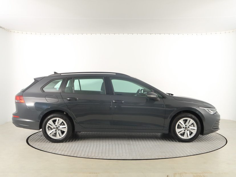 Volkswagen Golf, 2022