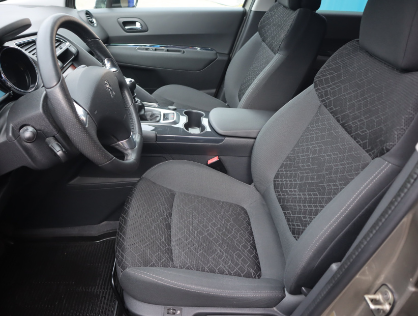 Peugeot 3008, 2015