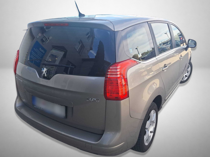 Peugeot 5008, 2011