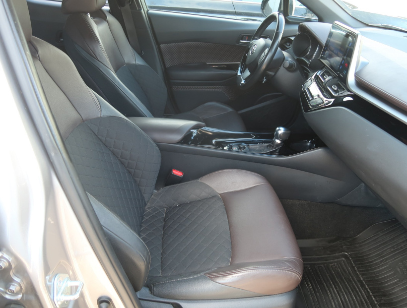 Toyota C-HR, 2017