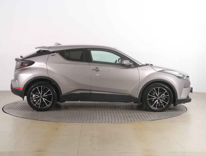Toyota C-HR, 2017