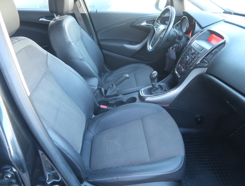 Opel Astra, 2013