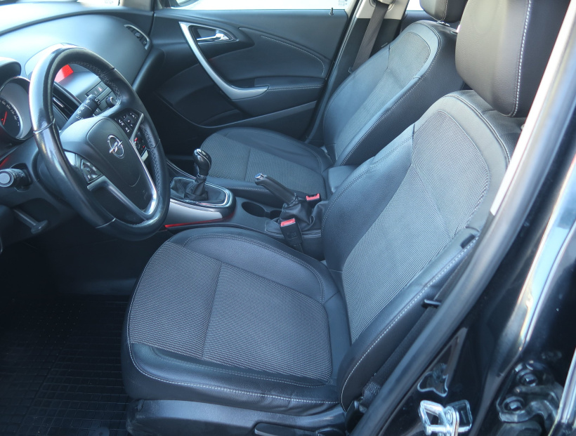Opel Astra, 2013