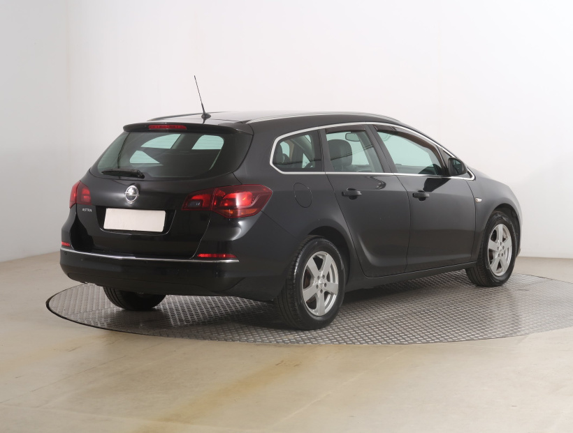 Opel Astra, 2013
