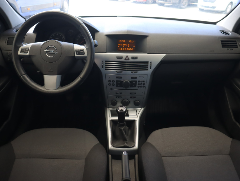 Opel Astra, 2012