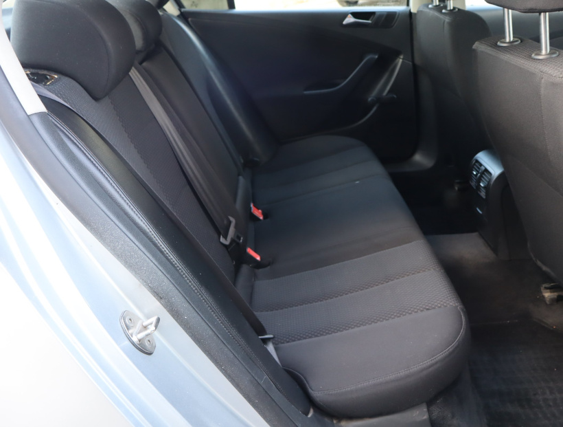 Volkswagen Passat, 2010