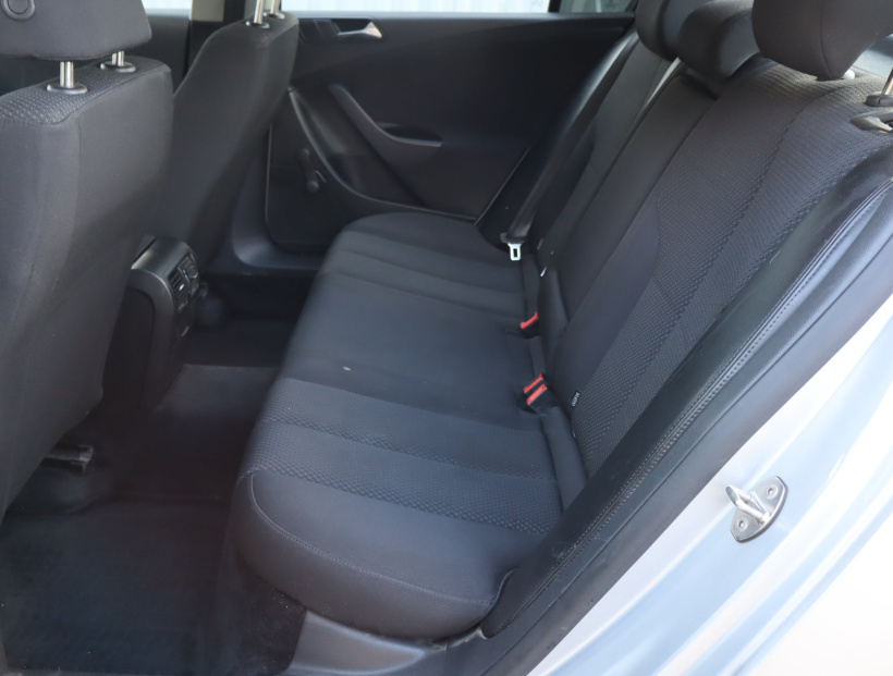 Volkswagen Passat, 2010