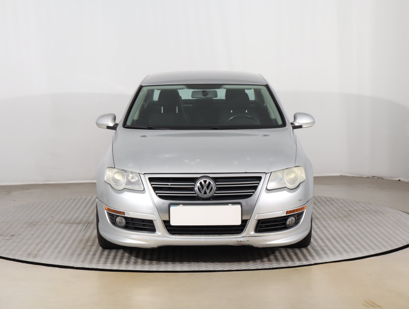 Volkswagen Passat, 2010