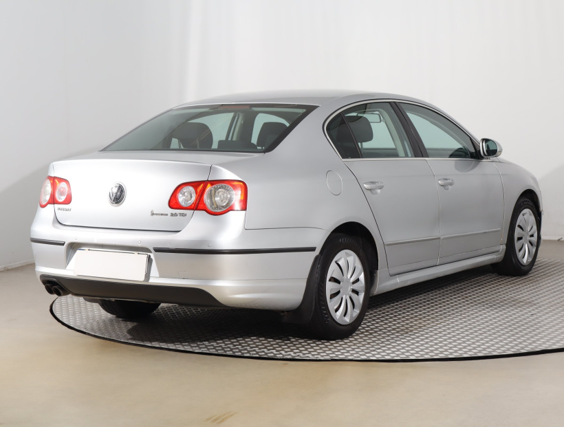 Volkswagen Passat, 2010