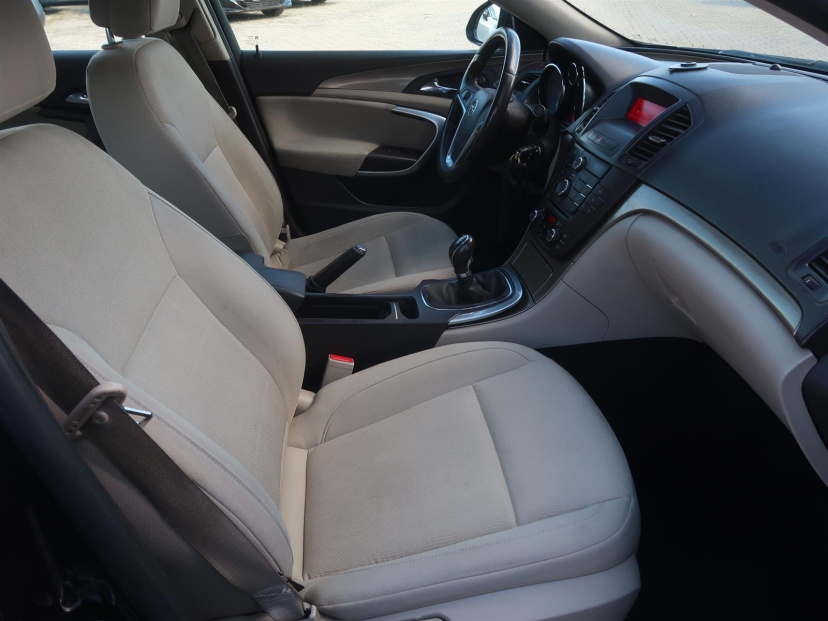 Opel Insignia, 2011