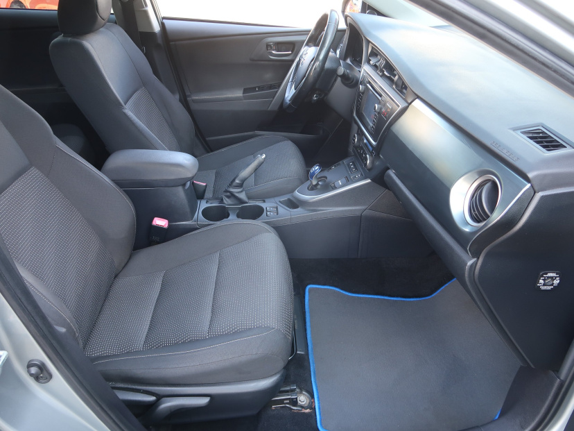 Toyota Auris, 2013