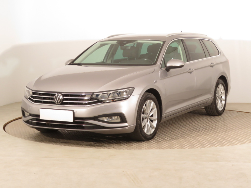 Volkswagen Passat, 2022