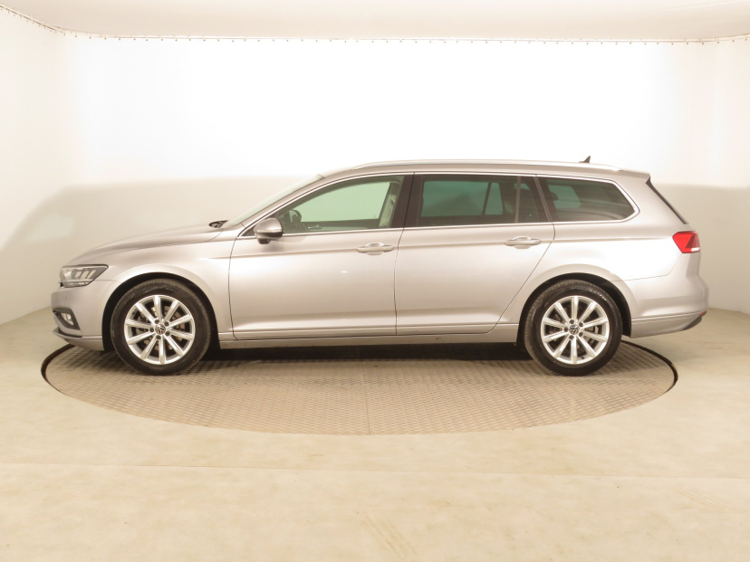 Volkswagen Passat, 2022