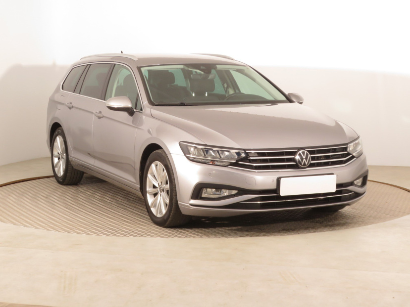 Volkswagen Passat, 2022