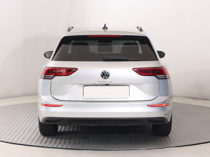 Volkswagen Golf, 2022