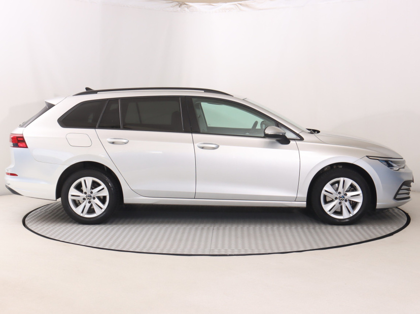 Volkswagen Golf, 2022