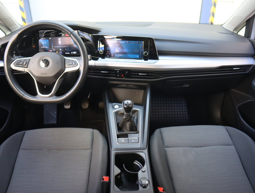 Volkswagen Golf, 2022