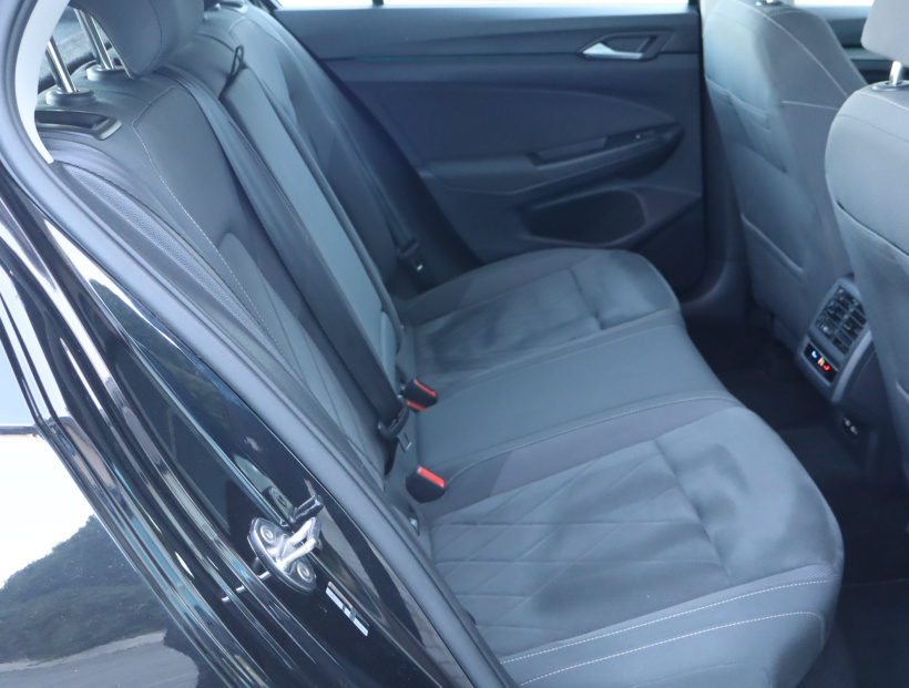 Volkswagen Golf, 2022