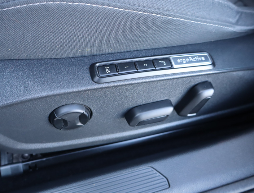 Volkswagen Golf, 2022