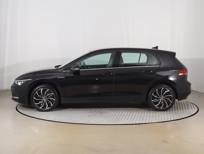 Volkswagen Golf, 2022