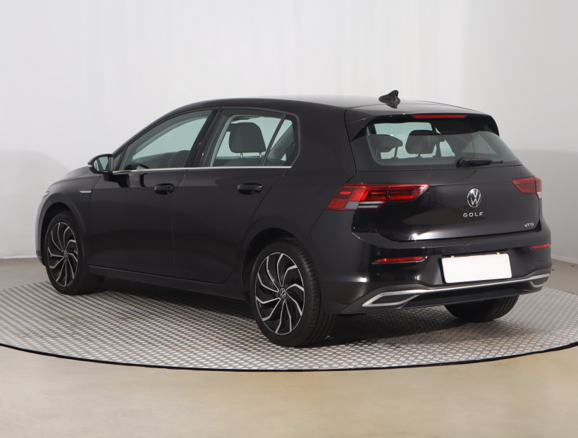 Volkswagen Golf, 2022