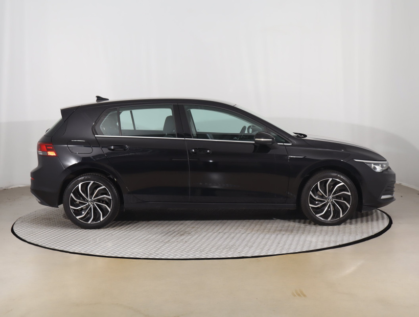 Volkswagen Golf, 2022