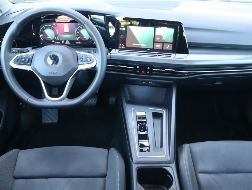 Volkswagen Golf, 2022