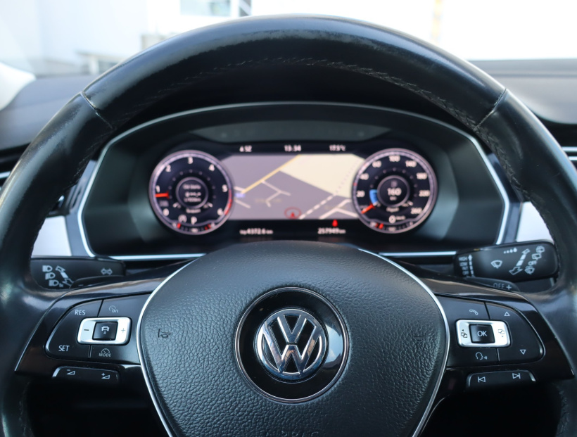 Volkswagen Passat, 2015