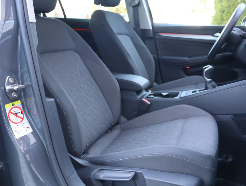 Volkswagen Golf, 2025