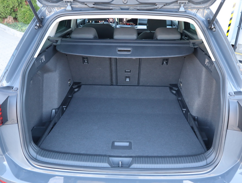 Volkswagen Golf, 2025