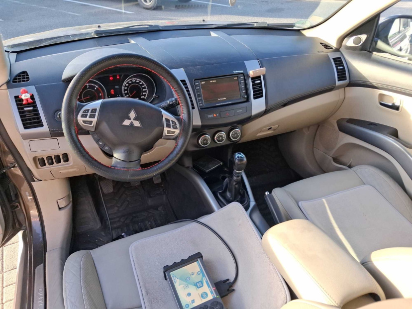 Mitsubishi Outlander, 2011