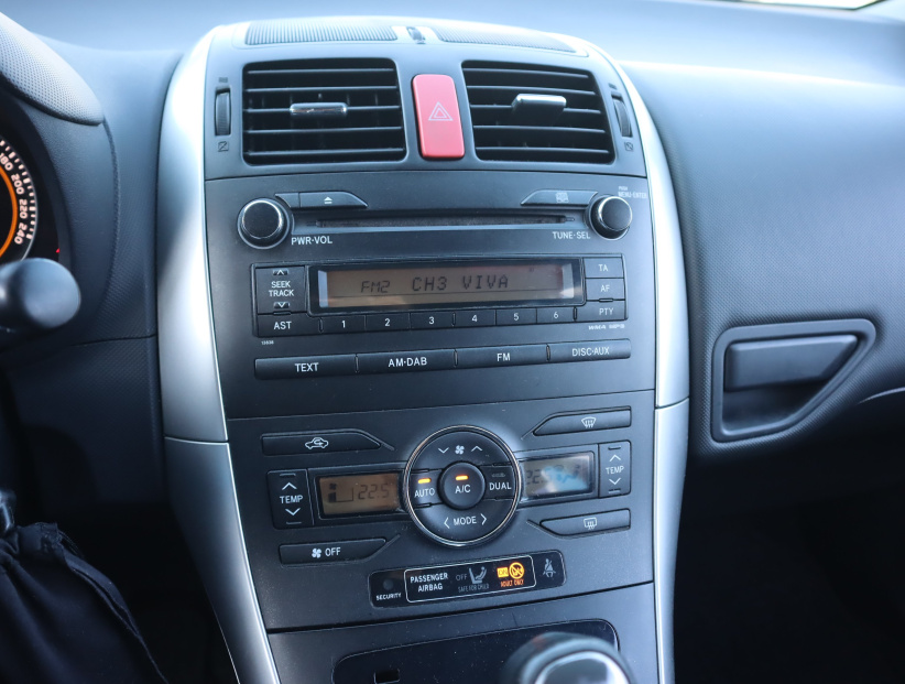Toyota Auris, 2010