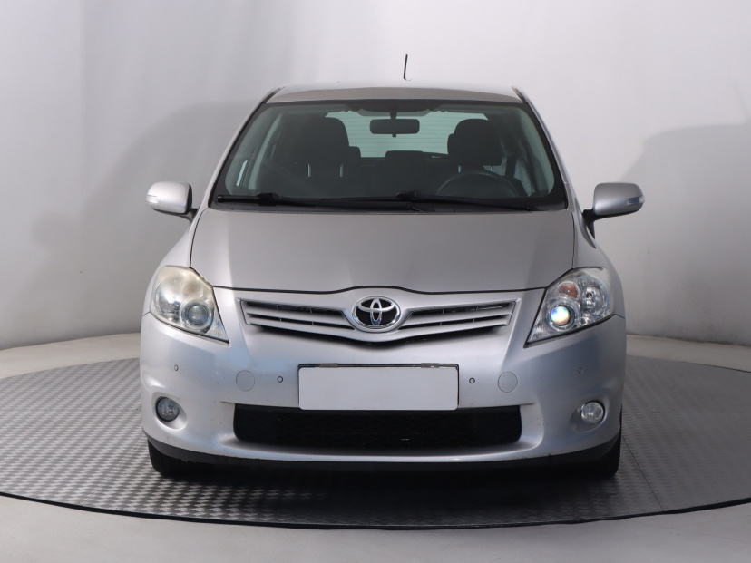 Toyota Auris, 2010