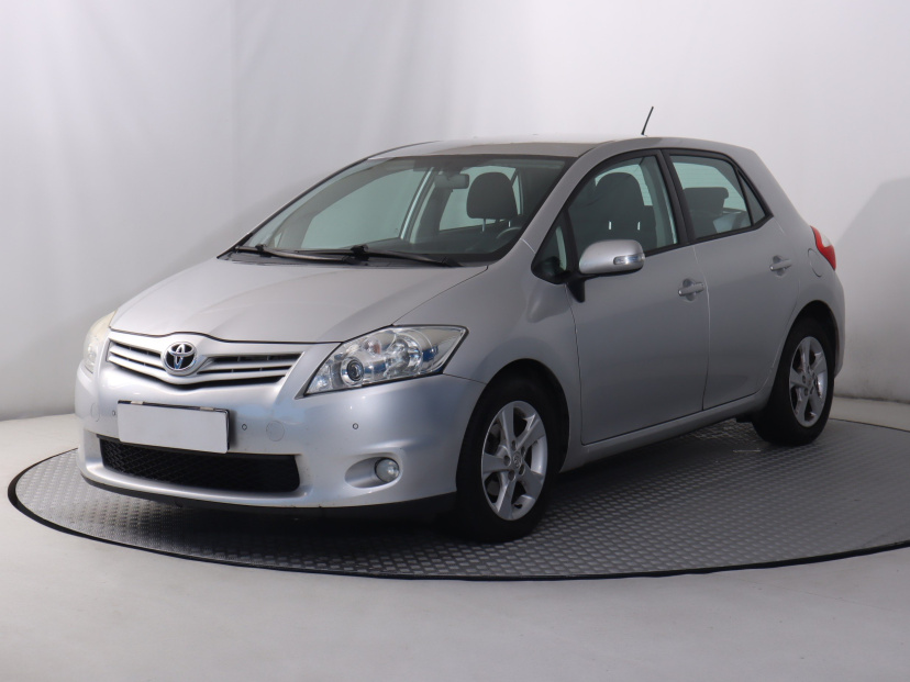 Toyota Auris, 2010