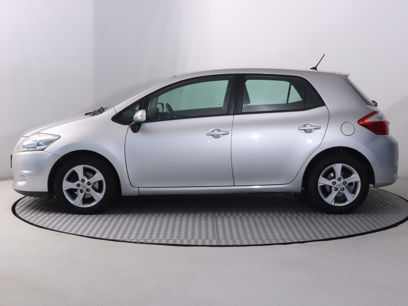 Toyota Auris, 2010