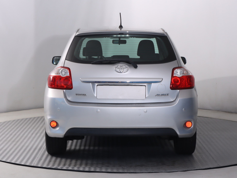 Toyota Auris, 2010