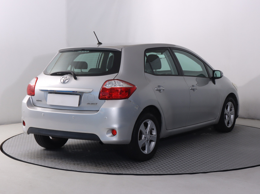 Toyota Auris, 2010