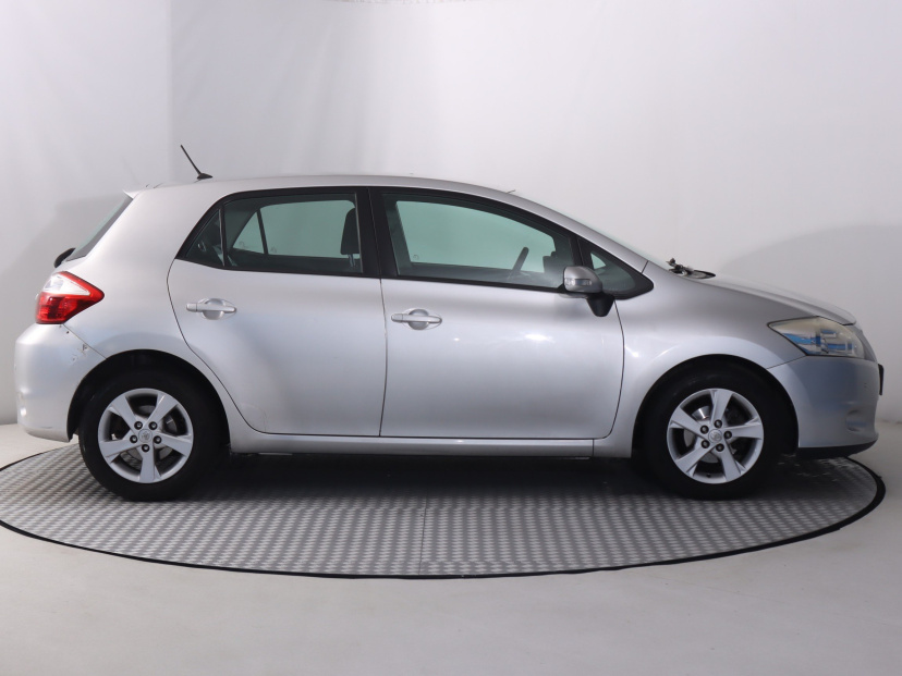 Toyota Auris, 2010