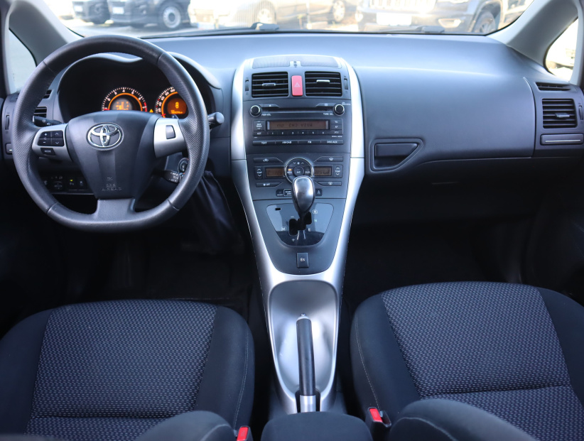 Toyota Auris, 2010