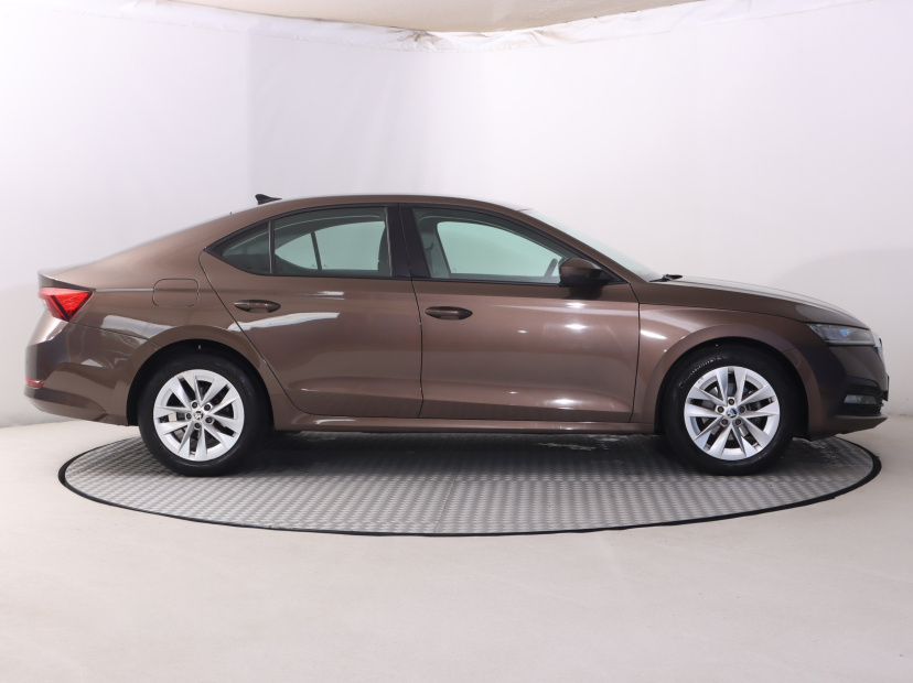 Škoda Octavia, 2021 – zdjęcie 10