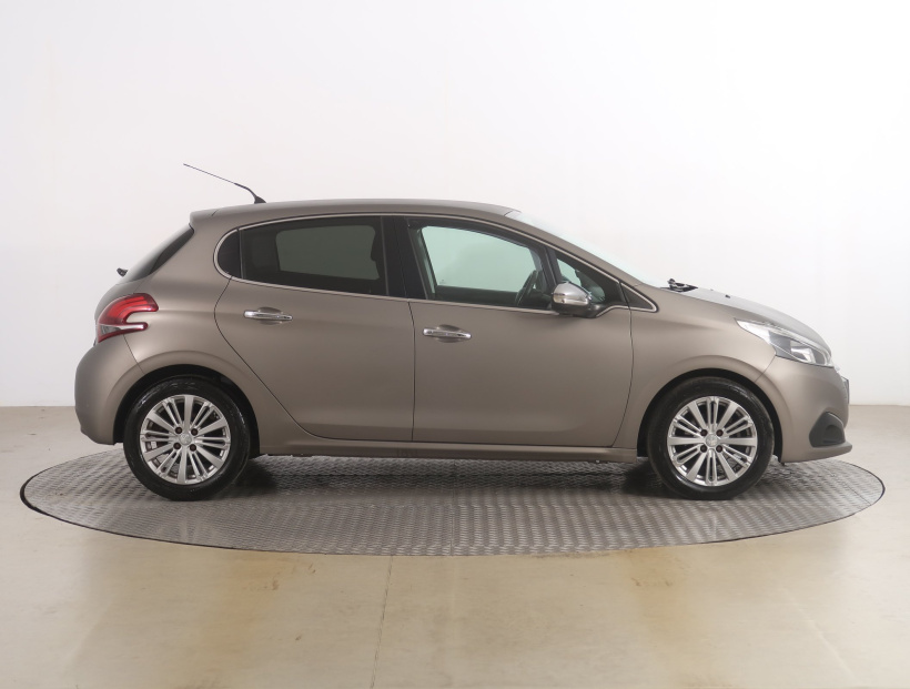 Peugeot 208, 2016