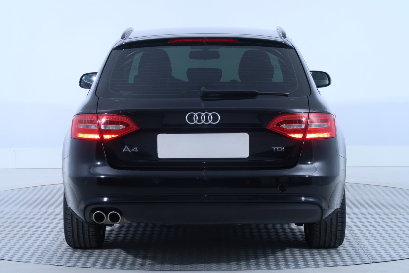 Audi A4, 2015