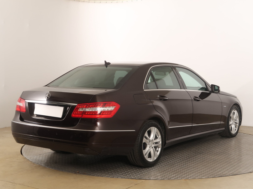 Mercedes-Benz E, 2009