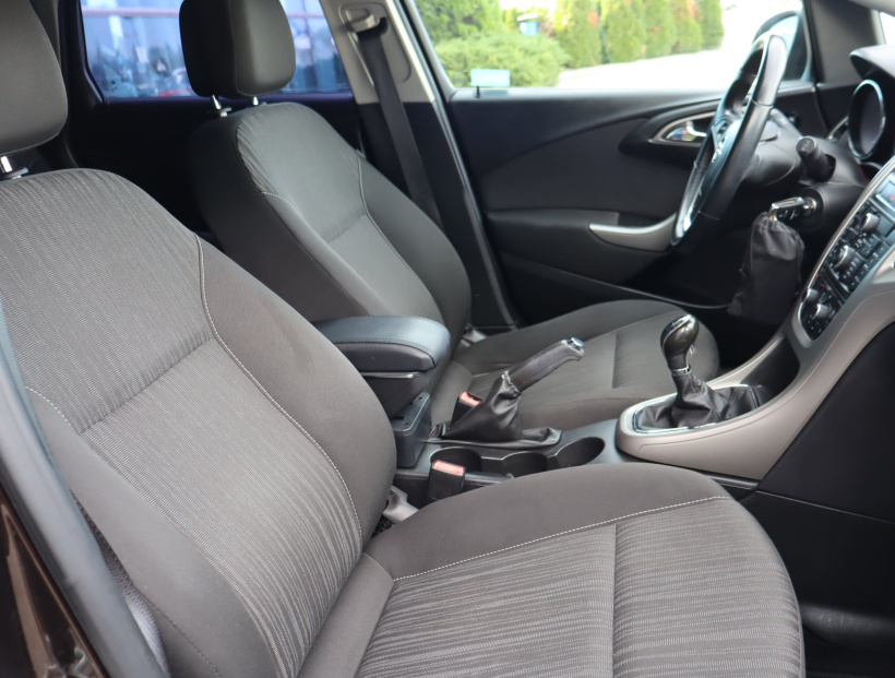 Opel Astra, 2012