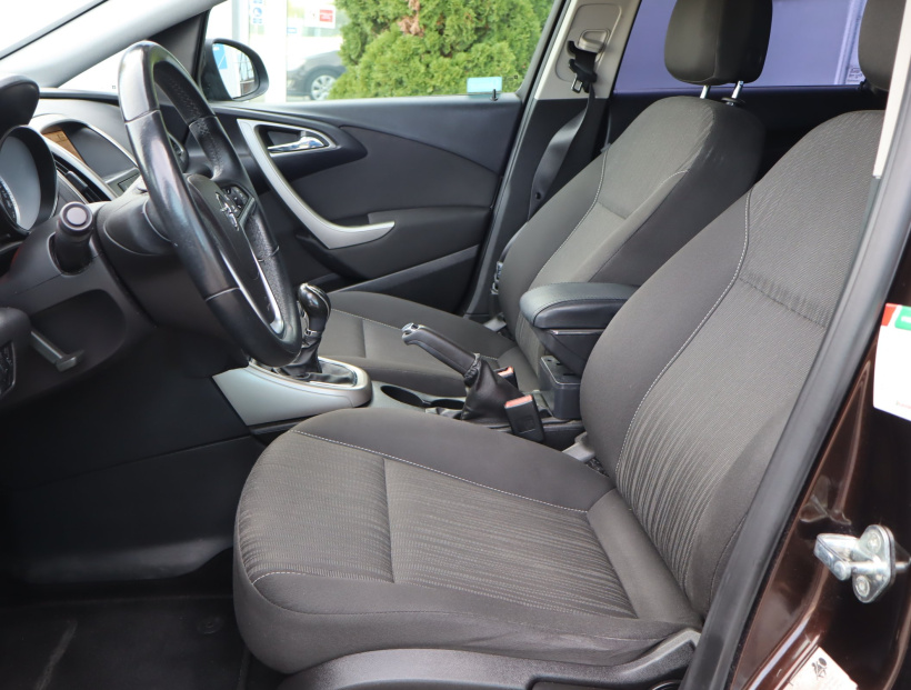 Opel Astra, 2012