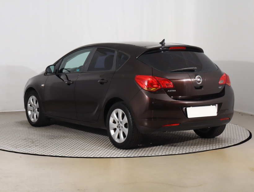 Opel Astra, 2012