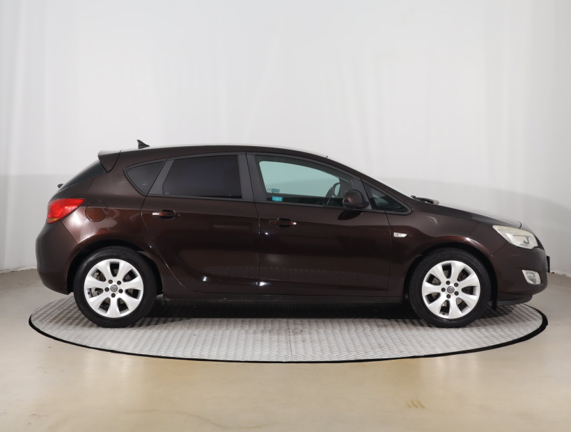 Opel Astra, 2012