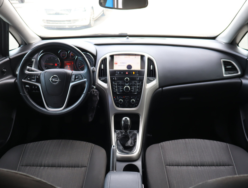 Opel Astra, 2012