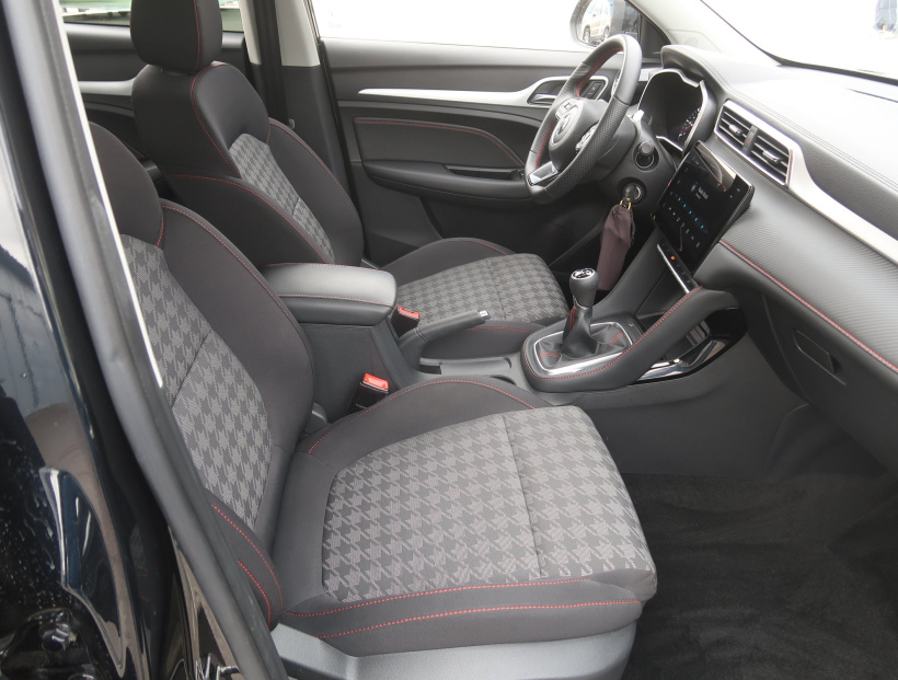 MG ZS SUV, 2025