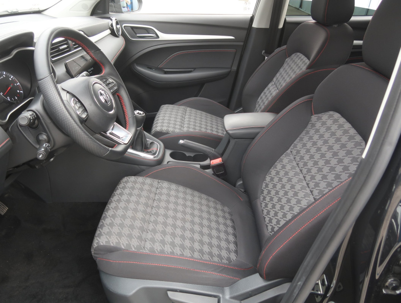 MG ZS SUV, 2025